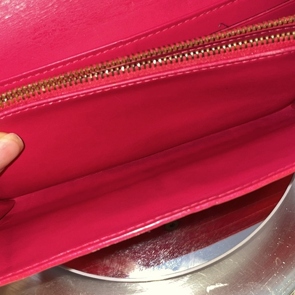 LOUIS VUITTON Monogram Vernis Sarah Wallet Envelope Red Leather - Picture 8 of 17